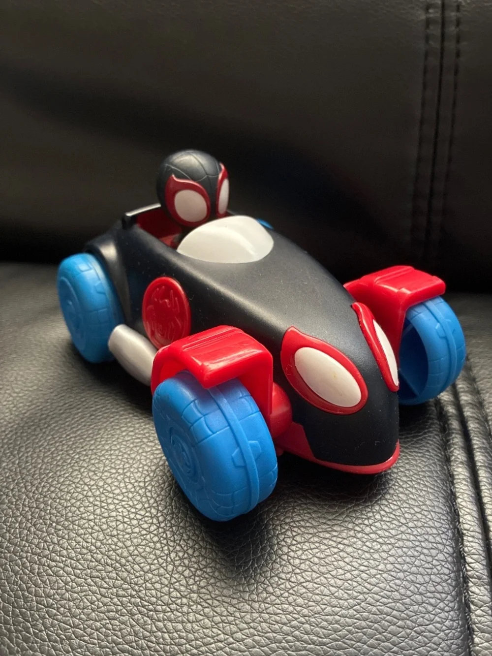 Spidey and friends pull back racers set